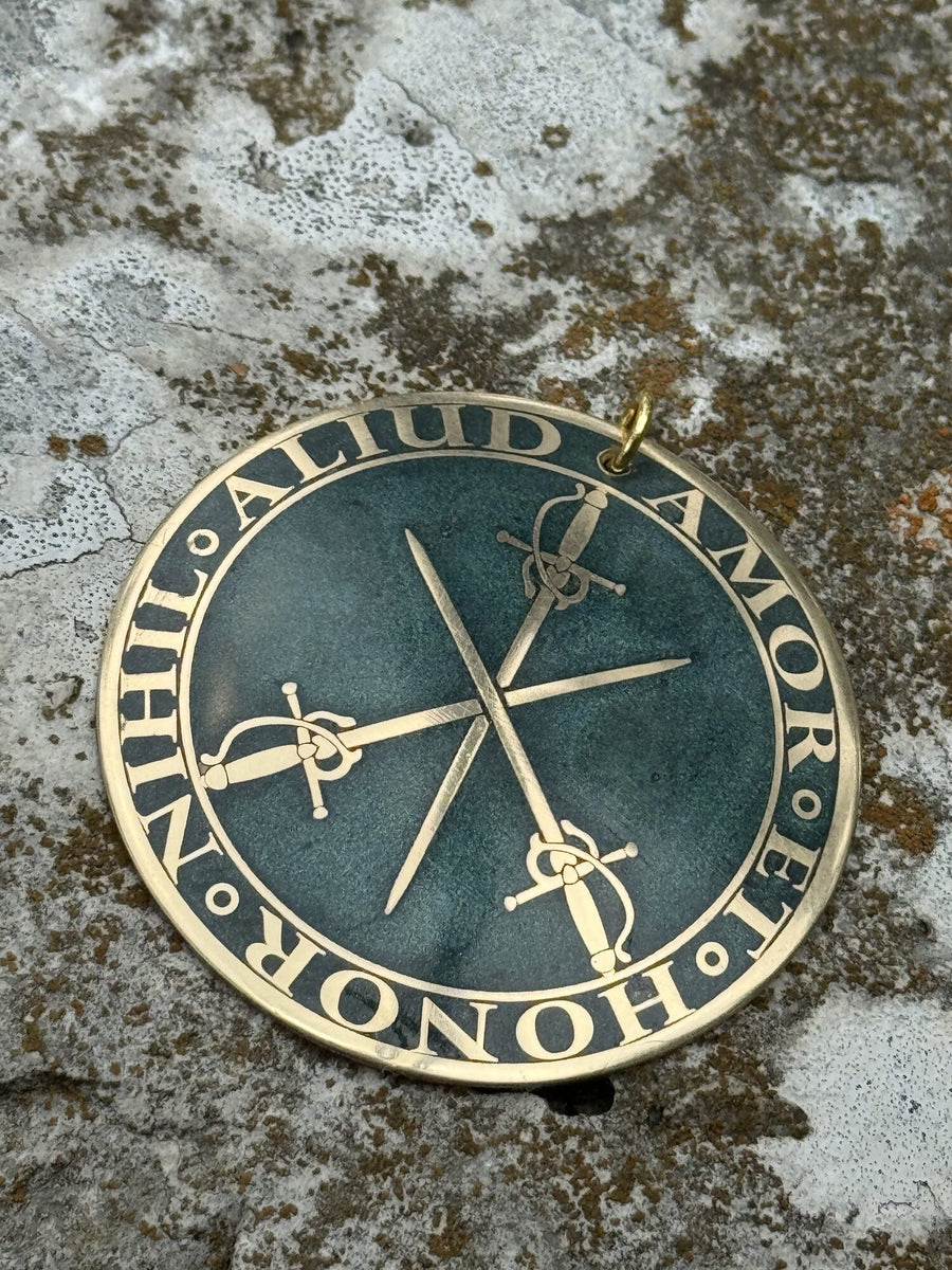 Order of Defense medallion — Nihil aliud amor et honor