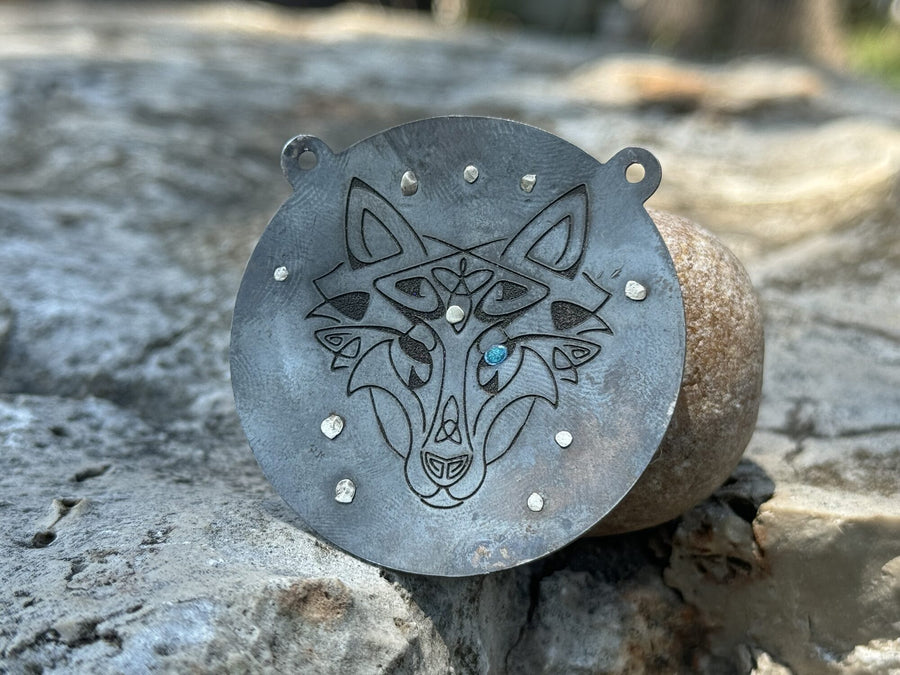 Private Wolf’s head on back of medallion
